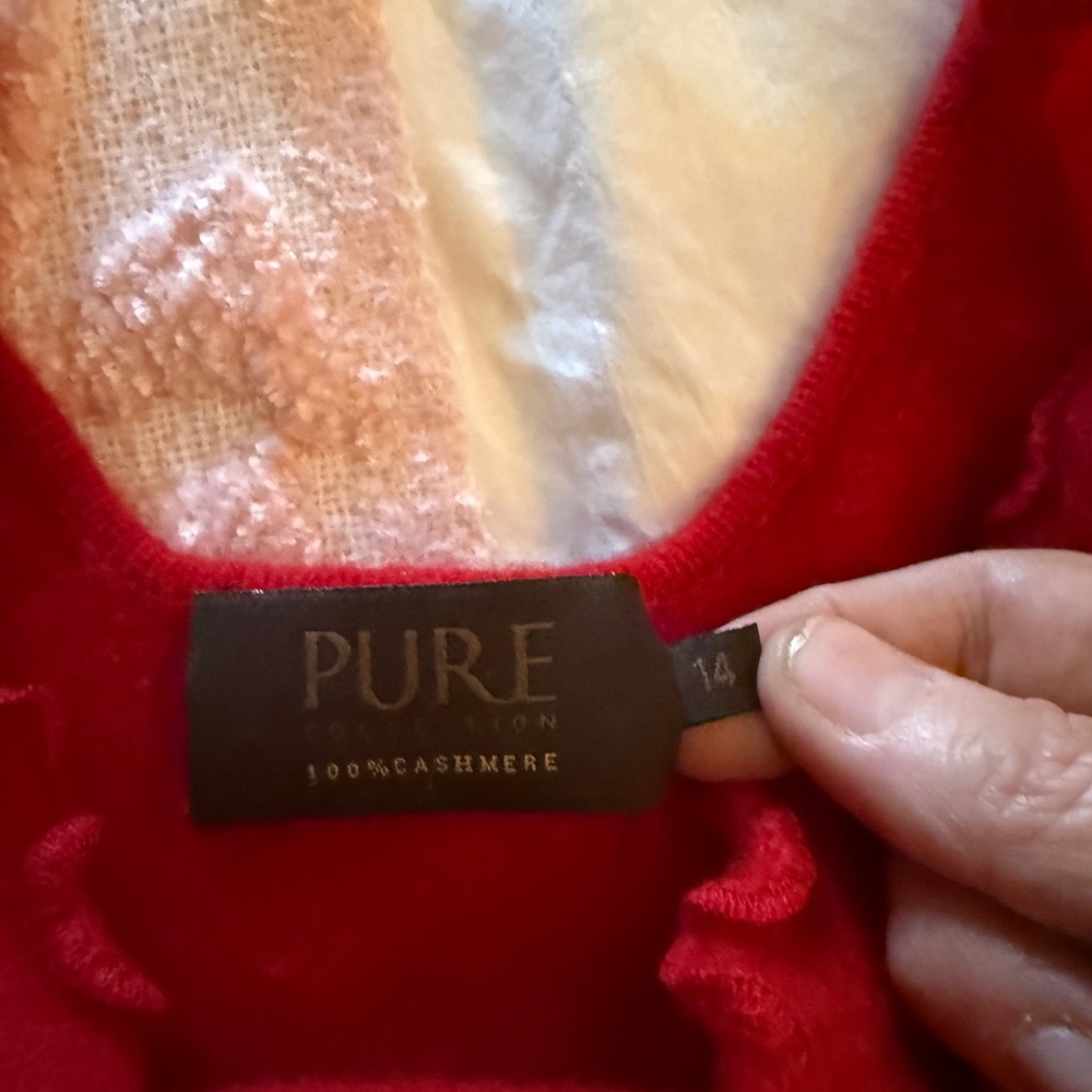 Pure Collection Red V-Neck Cashmere Sweater - Classic Scarlet